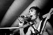 Vic Fuentes at a concert of the Warped Tour in 2008