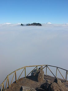 Uitzicht op Pico das Torres en Pico Ruivo vanaf Pico do Arieiro.  