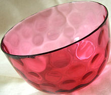 复古的红莓色玻璃碗