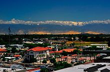 View over Visalia in the California Long Valley. In the background the Sierra Nevada