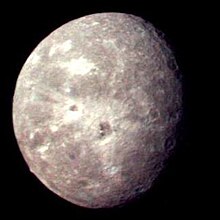 Imagem de Oberon obtida pela Voyager 2 em 1986