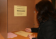 Voter in voting booth (Munich 2008)