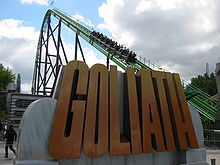 O logotipo e a colina de Goliath