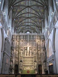 Het Wallingford scherm uit ca. 1480 - de beelden zijn Victoriaanse vervangingen (1884-89) van de originelen, vernietigd tijdens de opheffing van de kloosters, toen het scherm zelf ook beschadigd werd. Beelden van St Alban en St Amphibalus staan aan weerszijden van het altaar.