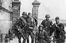 Żołnierze z Kolegium "A" Kedywu przy ulicy Stawki na Woli