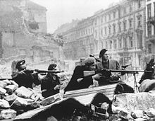 Lengyel harcosok a varsói felkelés idején, 1944.