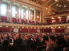 O grande salão do Wien Konzerthaus (Viena Concert House). O palco fica à esquerda da foto.