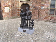 Patung Anna van Egmont bersama suaminya William the Silent dan anak-anak mereka Maria dan Philip William di Buren