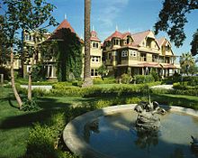 A assombrada Winchester Mystery House.