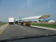 Ein Windturbinenblatt auf der I-35 bei Elm Mott, ein in Texas immer häufiger anzutreffender Anblick