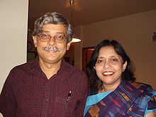Muhammed Zafar Iqbal com sua esposa, Yasmeen Haque