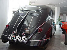 De achterkant van een Škoda Popular Special, tentoongesteld in het Sportauto Museum, Lány, district Kladno, Tsjechië