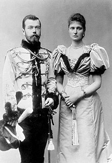 Tsaar Nicolaas II (links) en Alexandra Fjodorovna (rechts)
