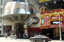 Madame Tussauds vaska figūru muzejs un Ripley's Believe It or Not! Odditorium uz 42. ielas