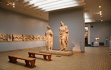 Statue des Maussollos, König von Karien. Sie ist in Raum 21 der Abteilung für Griechenland und Rom des Britischen Museums ausgestellt.