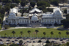 Presidentin palatsi Port-au-Princessä Haitissa, joka vaurioitui pahoin Haitin maanjäristyksessä vuonna 2010.