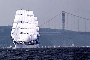 Een vierkante tuigage tijdens de Parade of Sail op 4 juli 1976 (viering van het tweehonderdjarig bestaan van de Verenigde Staten)
