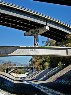 Gezicht op de Arroyo Seco, een van de zijrivieren van de Los Angeles rivier.