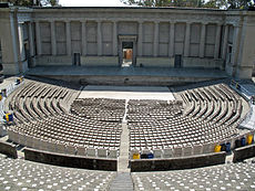 Reprodukcja teatru greckiego: Hearst Greek Theatre, University of California, Berkeley.