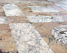 Pavimento original del Foro de Trajano en Roma