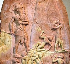 Stele de Naram-Sin, neto de Sargon, comemorando sua vitória contra o Lullubi de Zagros
