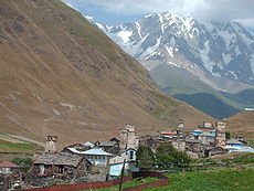 De defensieve torens gebouwd door feuding clans van Svaneti, bergen van de Kaukasus.
