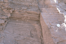 Jedná se o jednoleté varvany ve vápencích. Pleistocénní vrstvy, Scarboro Cliffs, Toronto, Ontario, Kanada
