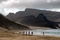 Het strand van Calhau, met de Monte Verde op de achtergrond, op het eiland São Vicente  