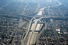 Um olhar sobre o sistema rodoviário de Los Angeles.