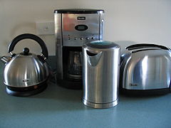 キッチンには多くの家電製品が使われている