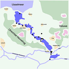 Linia Grebbe, o linie de apărare a liniei olandeze de apă, este reprezentată în albastru închis.  