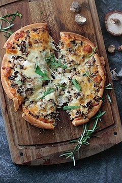 Pizza de champiñones y queso  