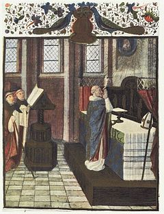 Una messa bassa medievale di un vescovo.