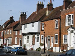 Casas de tijolos e telhas em terraços na Inglaterra
