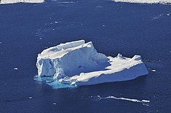 Антарктически айсберг, море Амундсен