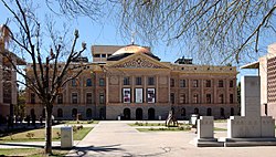 Het Arizona State Capitol, waar vroeger de wetgevende macht zetelde, is nu een museum.