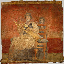 Mujer tocando una kithara. Una kithara es un instrumento romano.