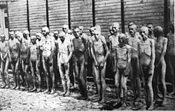 De processen van Neurenberg bestraften de Nazi's voor het uithongeren, martelen en vermoorden van vele Sovjet krijgsgevangenen, zoals deze, in concentratiekampen...  