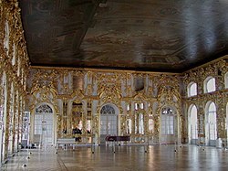 Salão de baile: uma grande sala para dançar. O Palácio Catherine, perto de São Petersburgo.