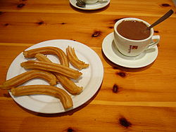 Europese warme chocolademelk met churros