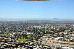 Une vue aérienne de la Costa Mesa en mars 2011