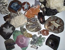 Un assortimento di minerali.
