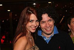 Ο Gustavo και η σύζυγός του, Eloisa Maturén