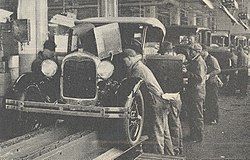Henry Fords assemblagelijn werd de maatstaf voor in massa geproduceerde voertuigen.  