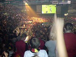 Saksalaiset fanit katsomassa joukkueensa jalkapallon maailmanmestaruuskilpailuja 2006.  
