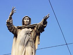 Socha Savonaroly ve Ferraře, Itálie.