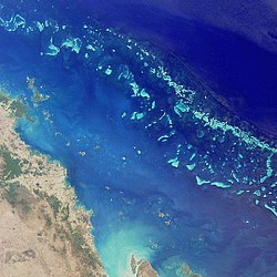 Imagine din satelit a unei părți a Marii Bariere de Corali