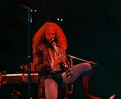 Ian Anderson, van Jethro Tull, was een van de meer flamboyante progressieve rock persoonlijkheden...  