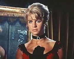 В ролята на Лара в "Доктор Живаго" (1965)  