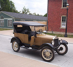 Het Ford Model T was de eerste auto die verkocht werd voor een prijs die de meeste mensen zich konden veroorloven.  